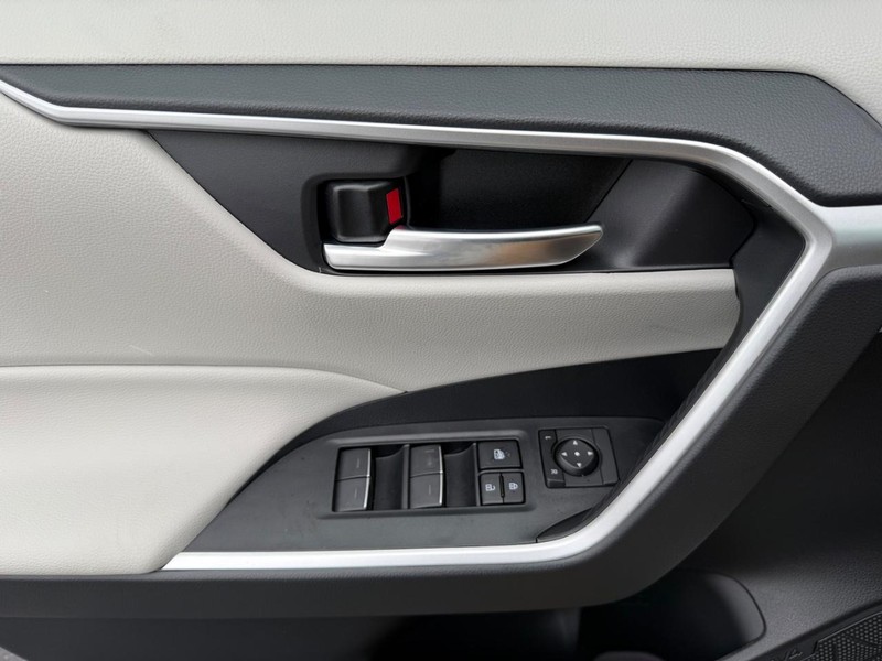 Toyota RAV4 Vehicle Image 23