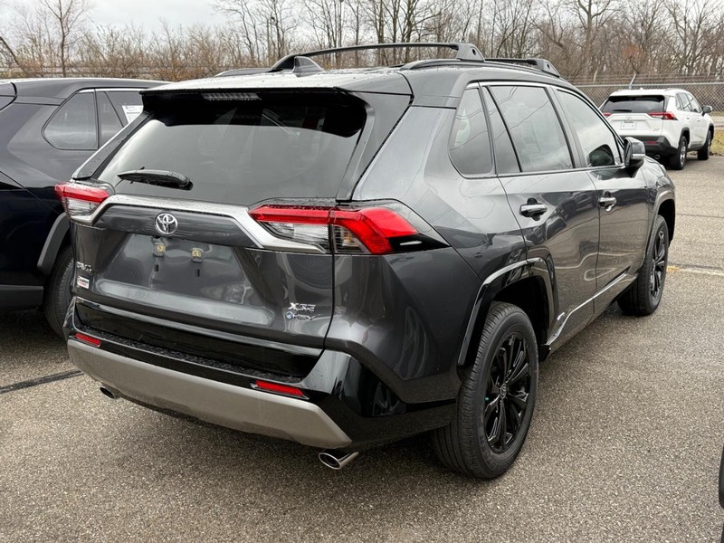 Toyota RAV4 Vehicle Image 04