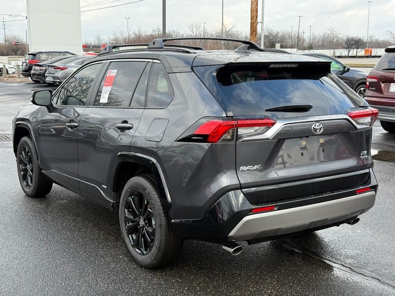 Toyota RAV4 Vehicle Image 05