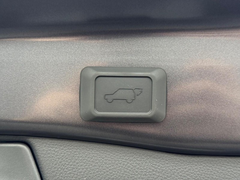 Toyota RAV4 Vehicle Image 08