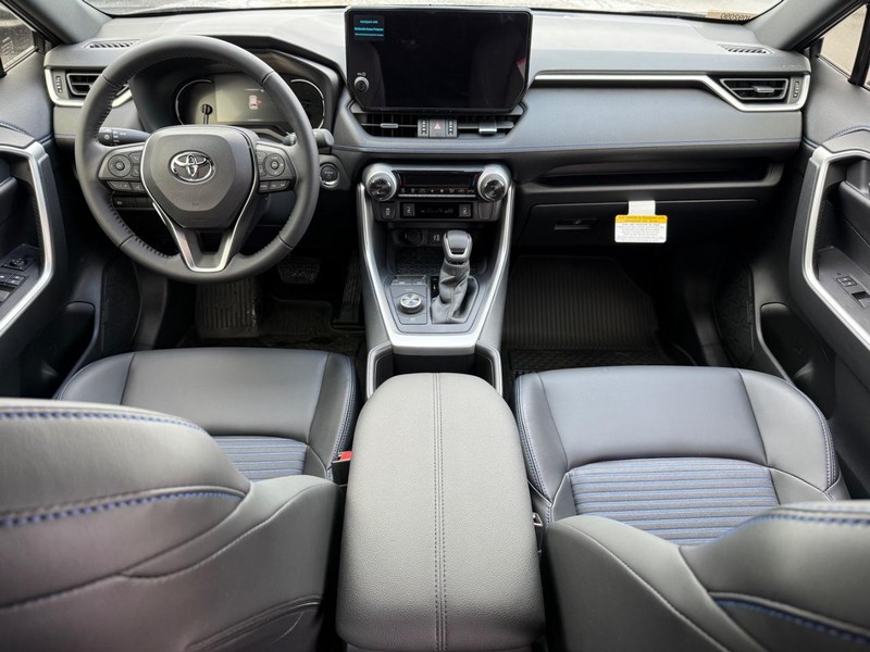 Toyota RAV4 Vehicle Image 13