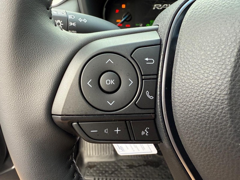 Toyota RAV4 Vehicle Image 15