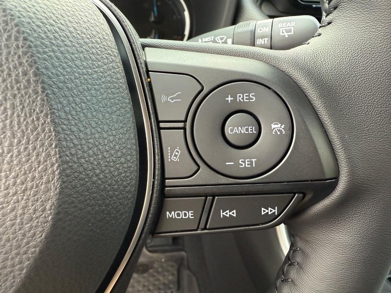 Toyota RAV4 Vehicle Image 16