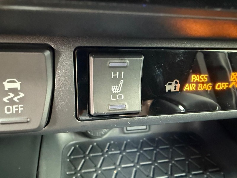 Toyota RAV4 Vehicle Image 18