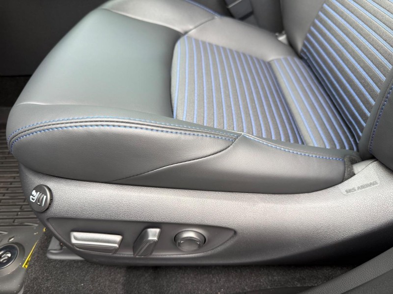 Toyota RAV4 Vehicle Image 28