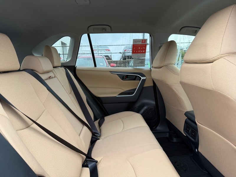 Toyota RAV4 Vehicle Image 10