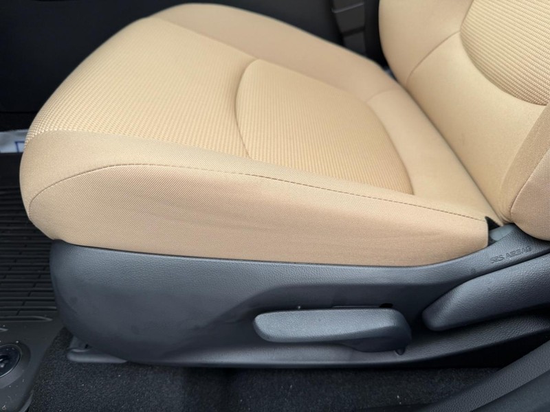 Toyota RAV4 Vehicle Image 23