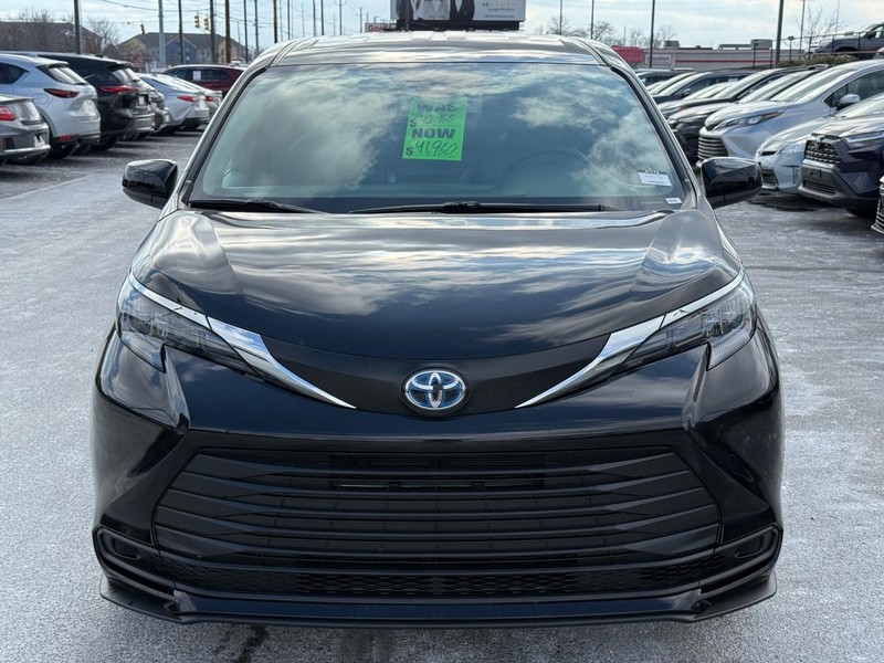 Toyota Sienna Vehicle Image 09