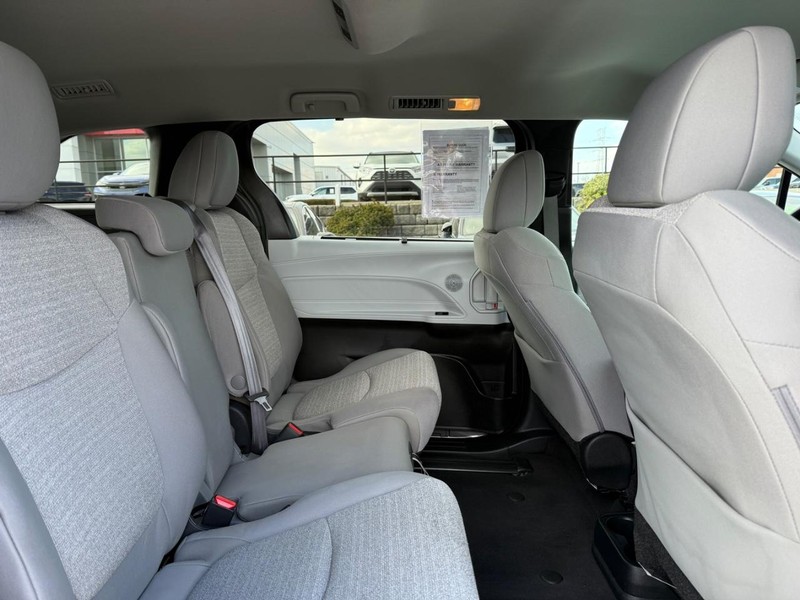 Toyota Sienna Vehicle Image 10