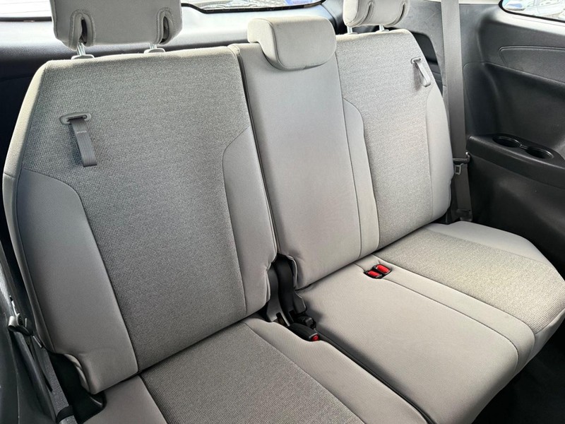 Toyota Sienna Vehicle Image 11
