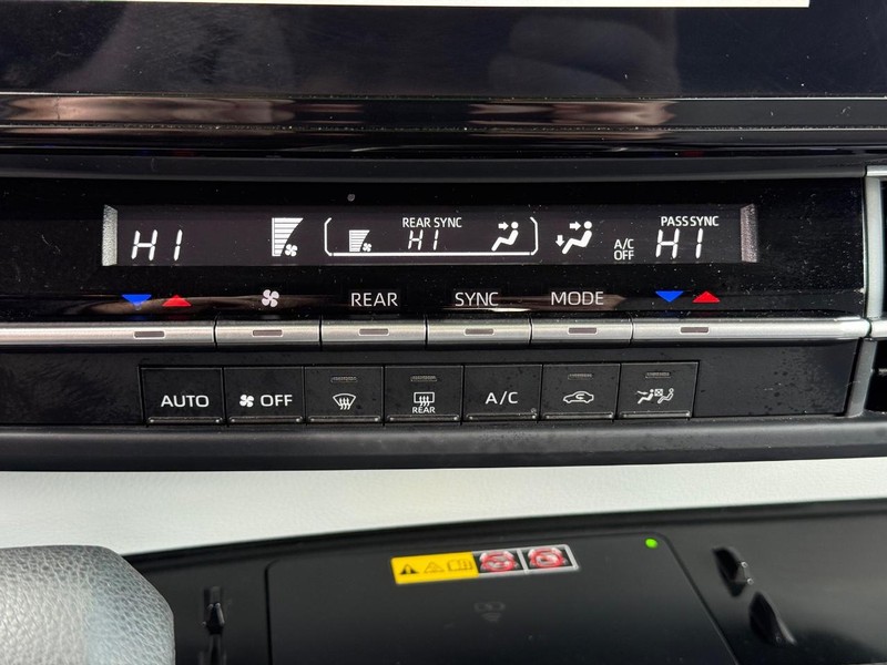 Toyota Sienna Vehicle Image 19