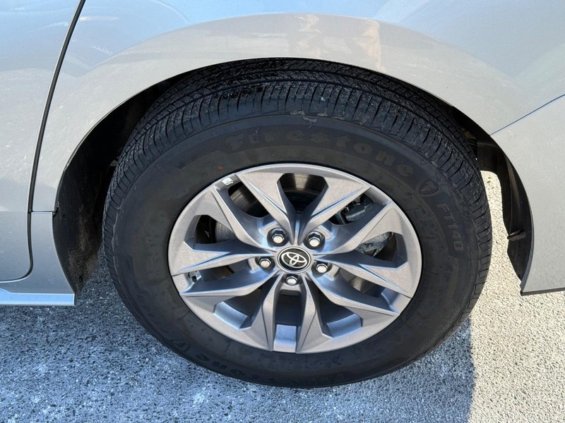 Toyota Sienna Vehicle Image 06