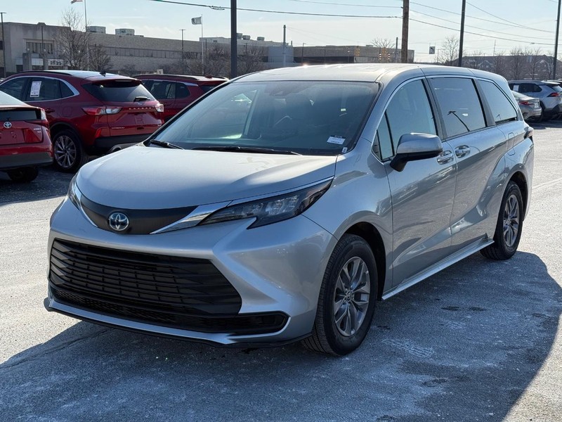 Toyota Sienna Vehicle Image 08