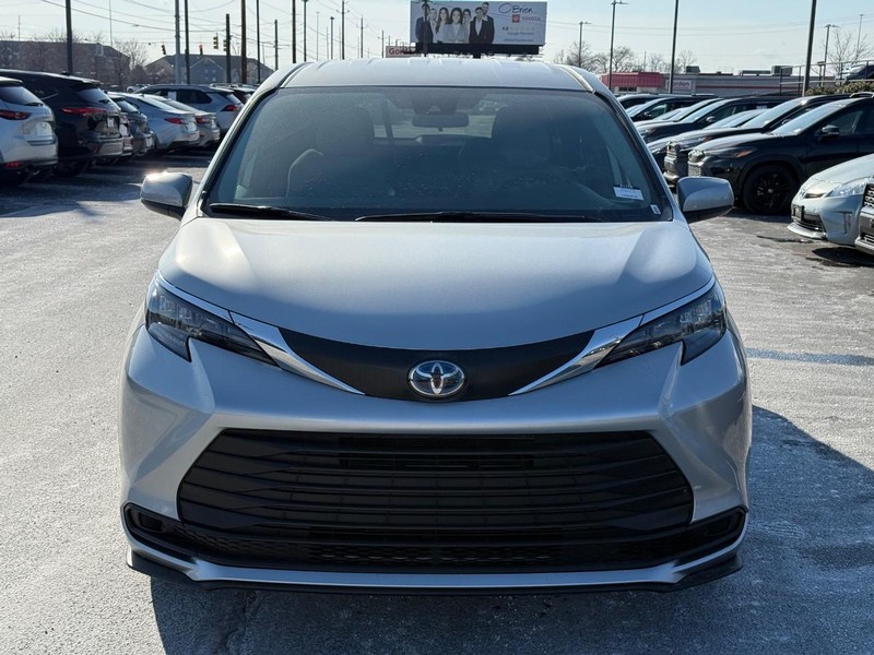 Toyota Sienna Vehicle Image 09