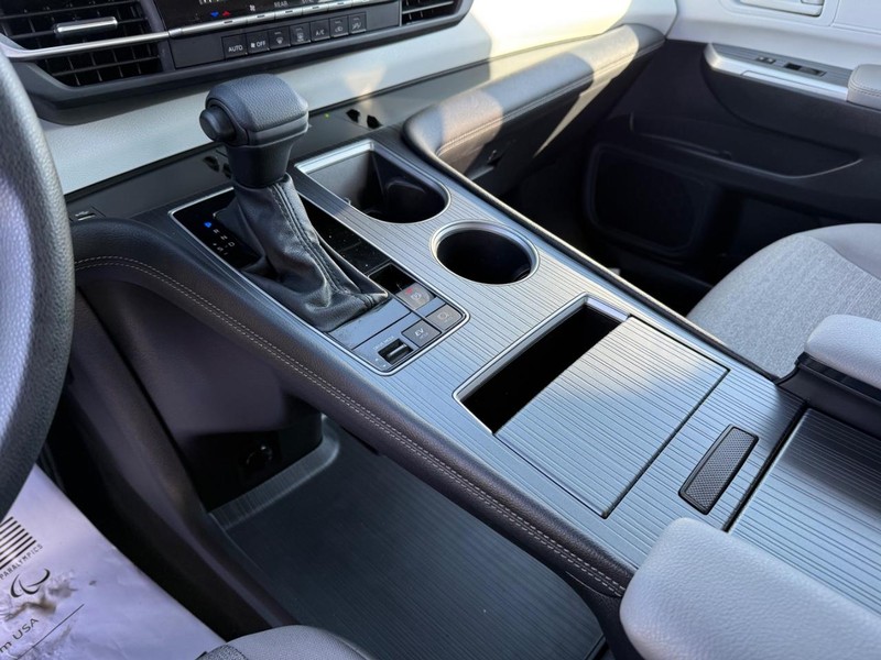 Toyota Sienna Vehicle Image 19