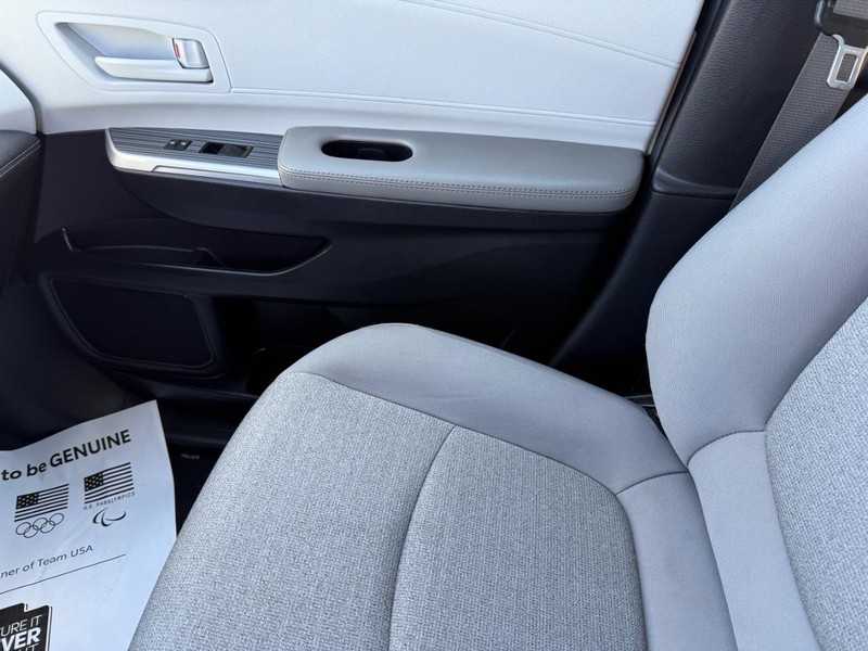Toyota Sienna Vehicle Image 20