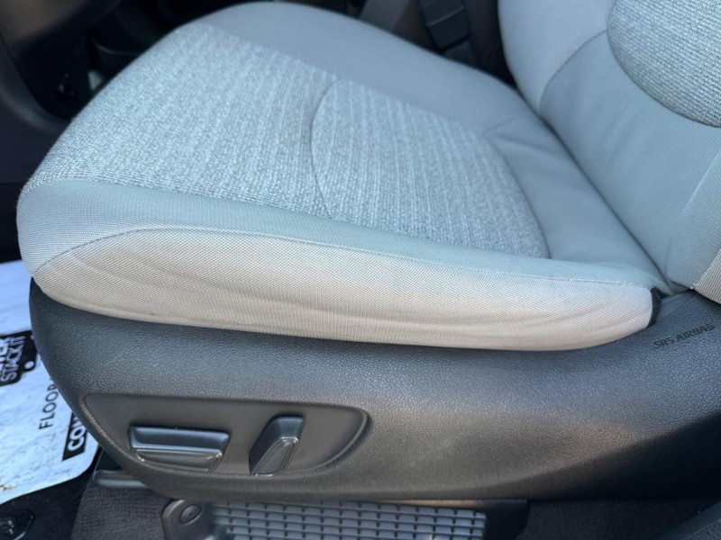 Toyota Sienna Vehicle Image 24