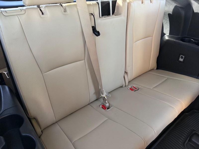 Toyota Highlander Vehicle Image 12