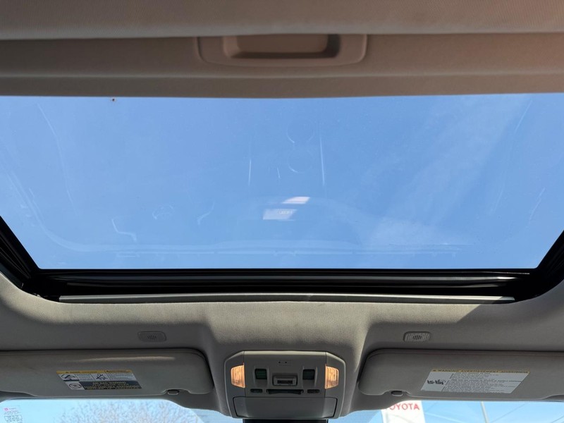 Toyota Highlander Vehicle Image 13