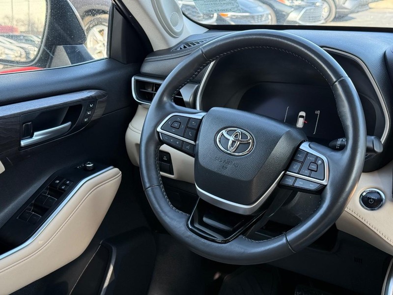 Toyota Highlander Vehicle Image 15