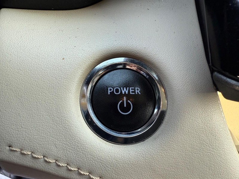 Toyota Highlander Vehicle Image 18