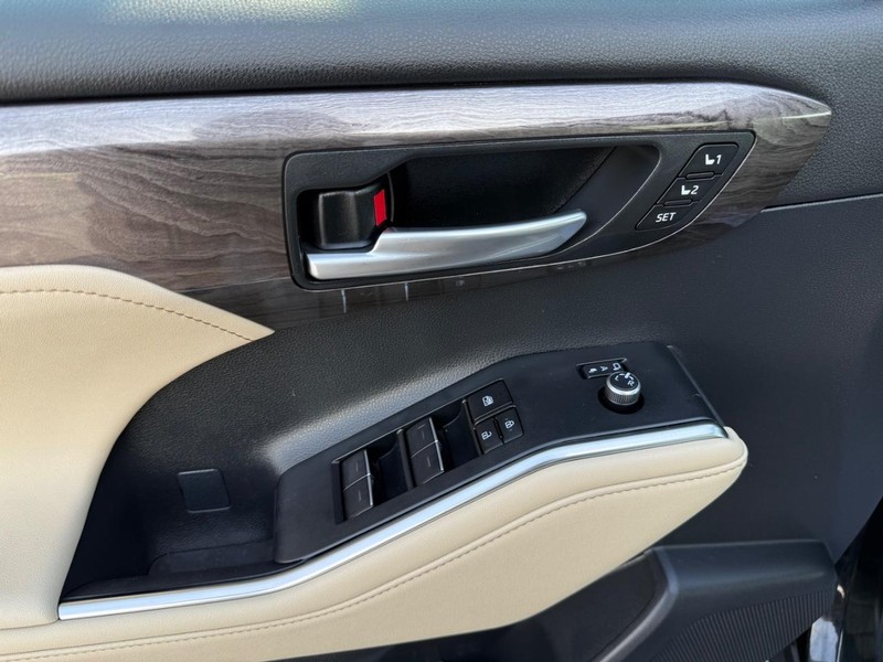 Toyota Highlander Vehicle Image 27