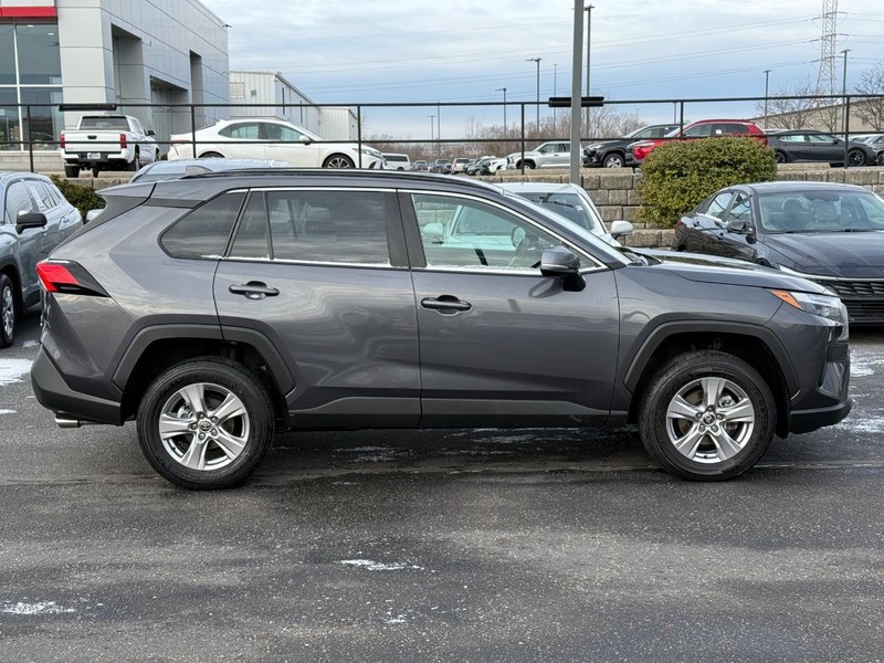 Toyota RAV4 Vehicle Image 02