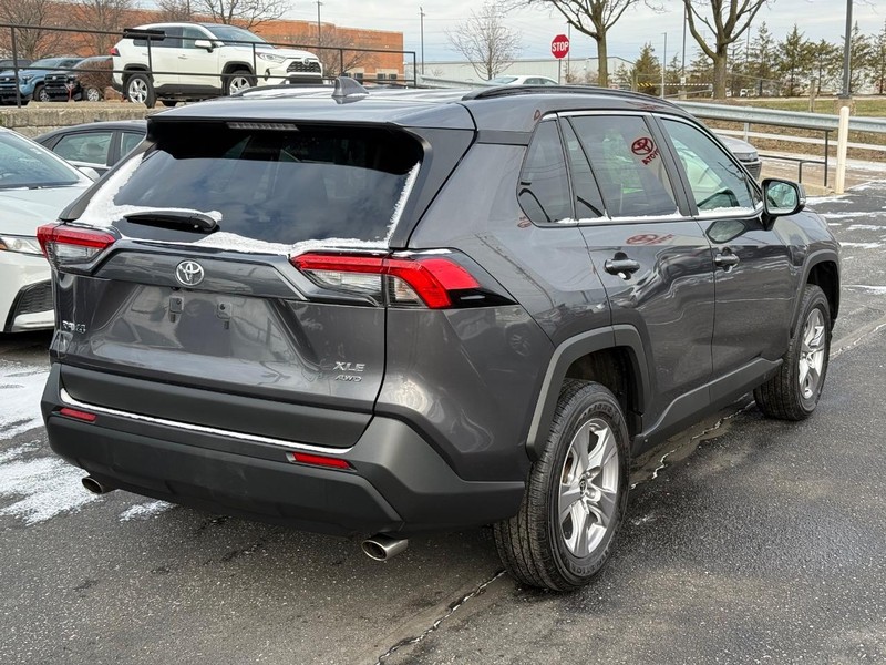 Toyota RAV4 Vehicle Image 03