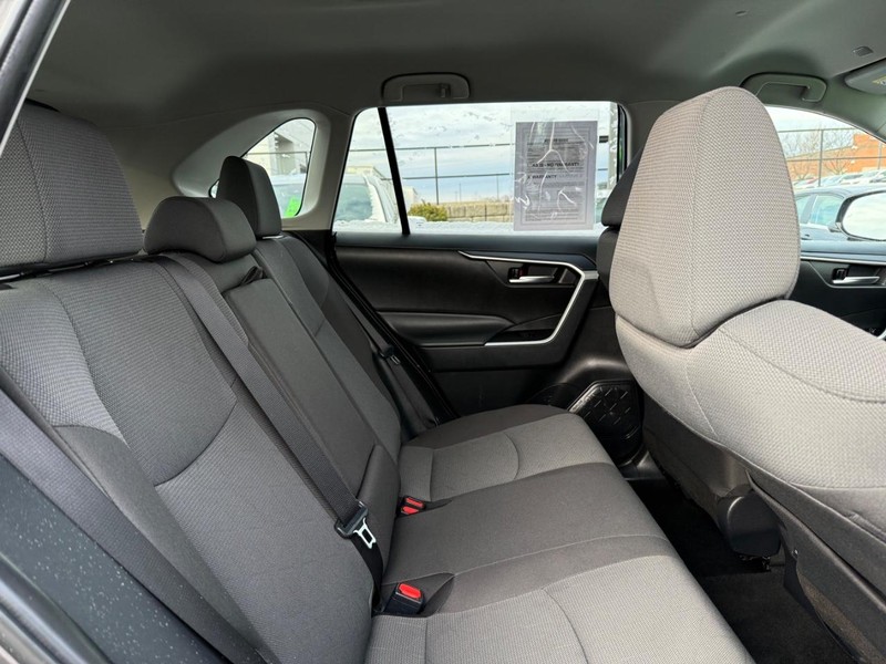Toyota RAV4 Vehicle Image 10