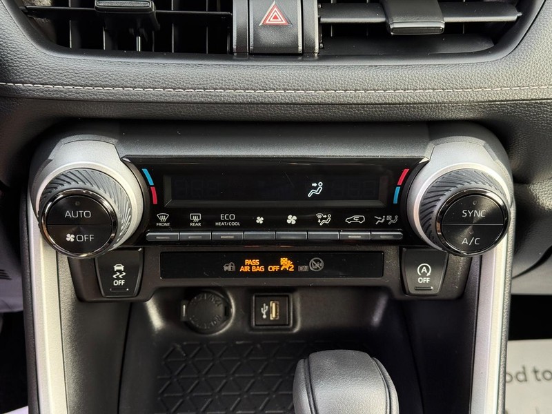 Toyota RAV4 Vehicle Image 18