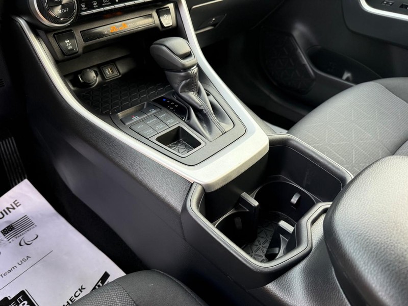 Toyota RAV4 Vehicle Image 19