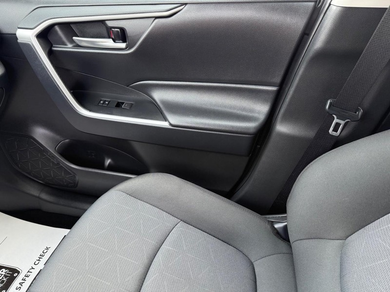 Toyota RAV4 Vehicle Image 20