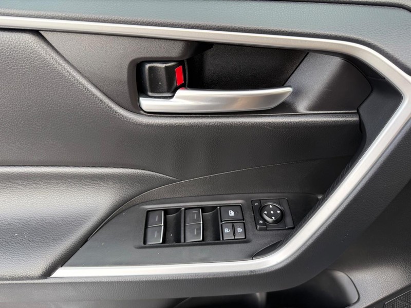 Toyota RAV4 Vehicle Image 23