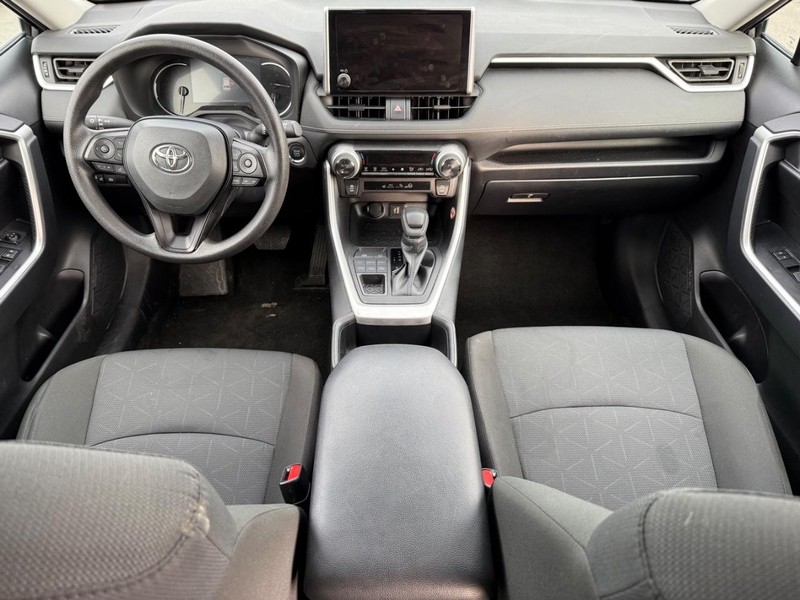 Toyota RAV4 Vehicle Image 11