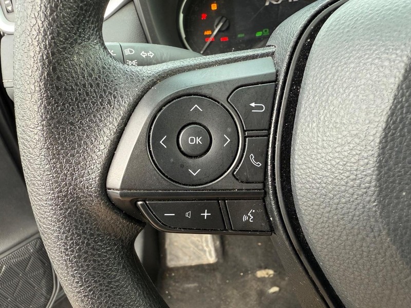 Toyota RAV4 Vehicle Image 13