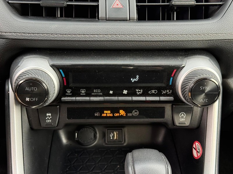 Toyota RAV4 Vehicle Image 18