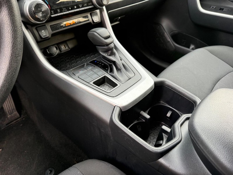 Toyota RAV4 Vehicle Image 19