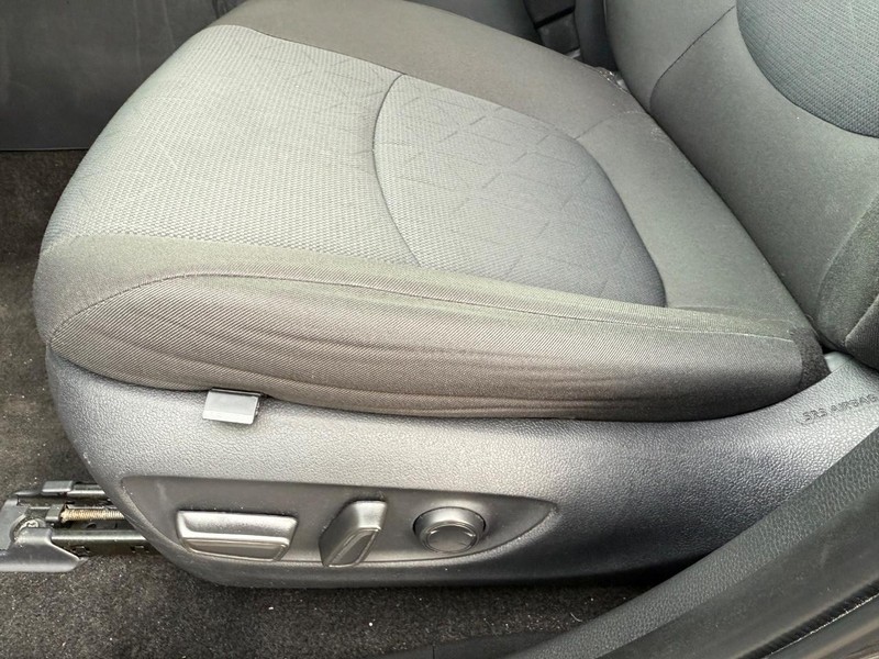 Toyota RAV4 Vehicle Image 24