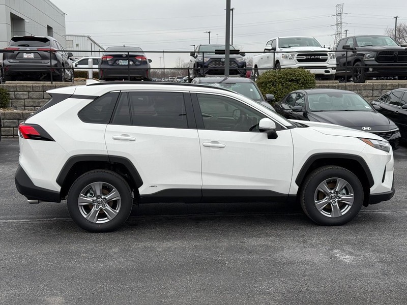 Toyota RAV4 Vehicle Image 02