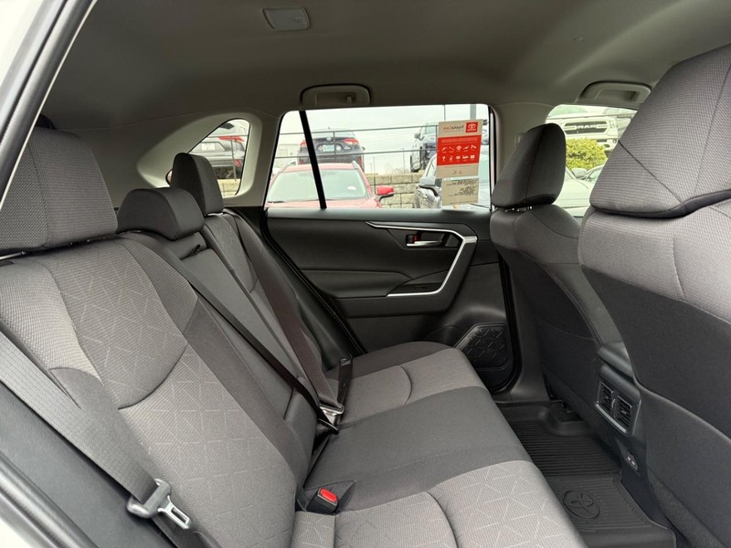 Toyota RAV4 Vehicle Image 10