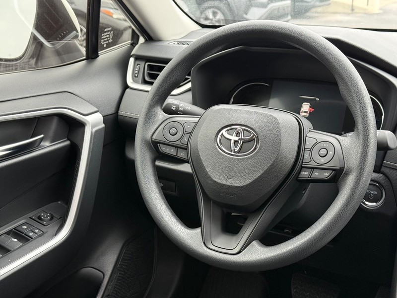 Toyota RAV4 Vehicle Image 12
