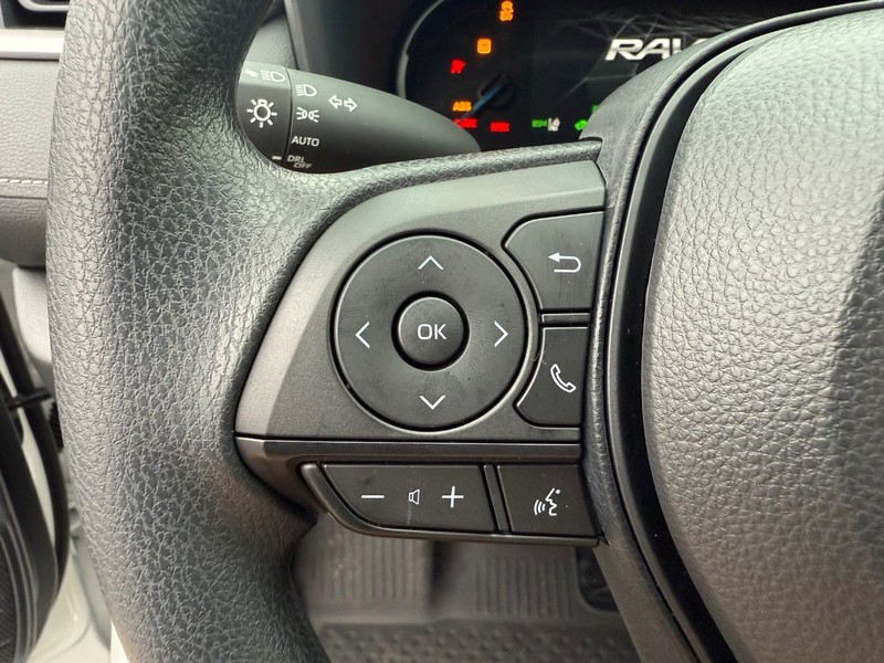 Toyota RAV4 Vehicle Image 13