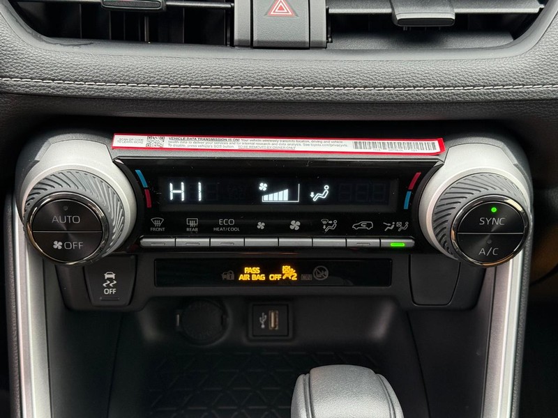 Toyota RAV4 Vehicle Image 18