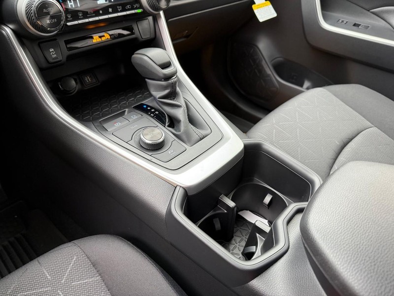 Toyota RAV4 Vehicle Image 19