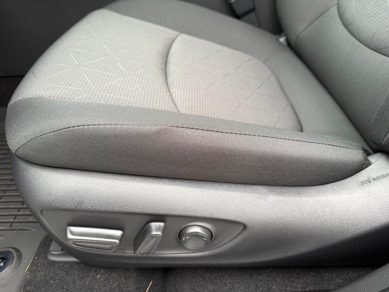 Toyota RAV4 Vehicle Image 24