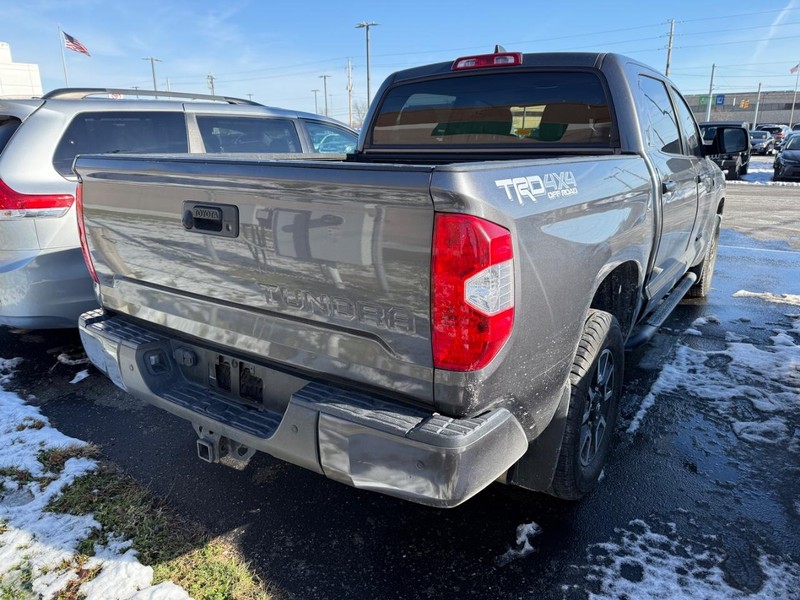 Toyota Tundra 4WD Vehicle Image 04