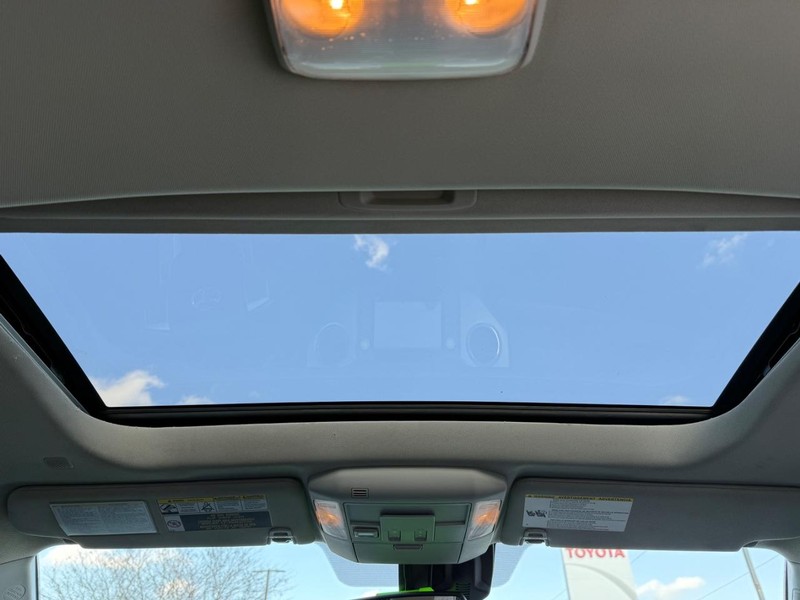 Toyota Tundra 4WD Vehicle Image 11