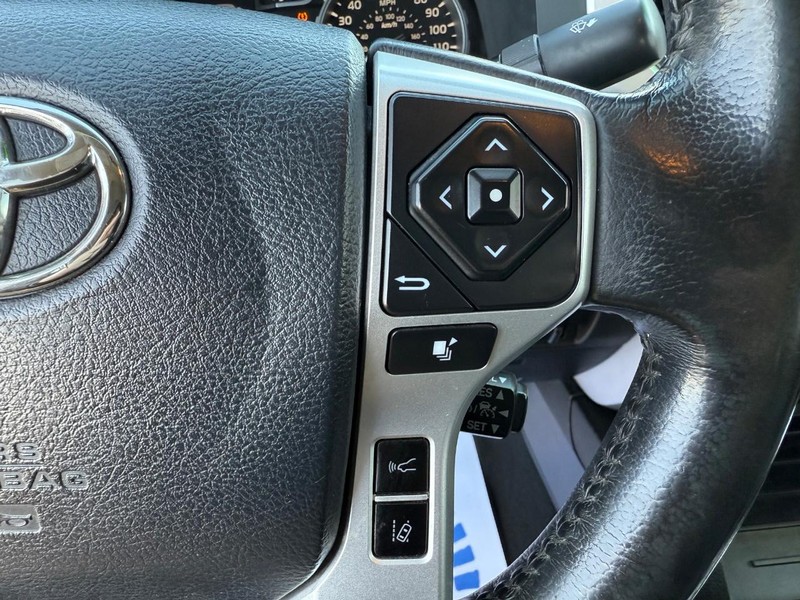 Toyota Tundra 4WD Vehicle Image 15