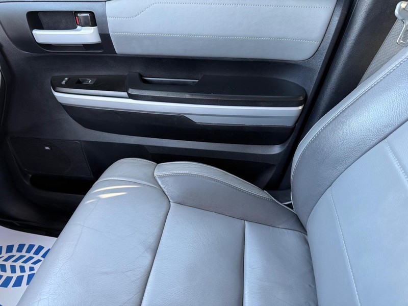 Toyota Tundra 4WD Vehicle Image 22