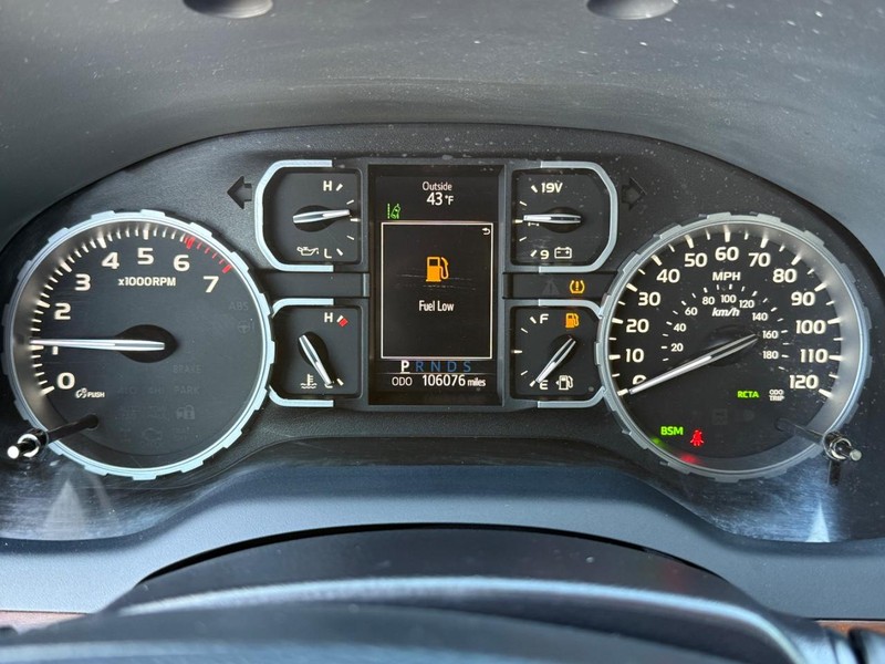 Toyota Tundra 4WD Vehicle Image 24